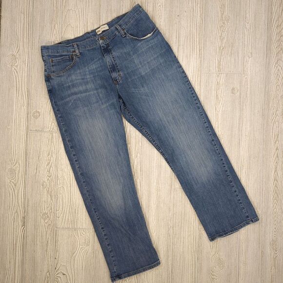 Wrangler Men's 36x29 Relaxed Fit Blue Jeans Western Medium Wash Stretch - Picture 1 of 7